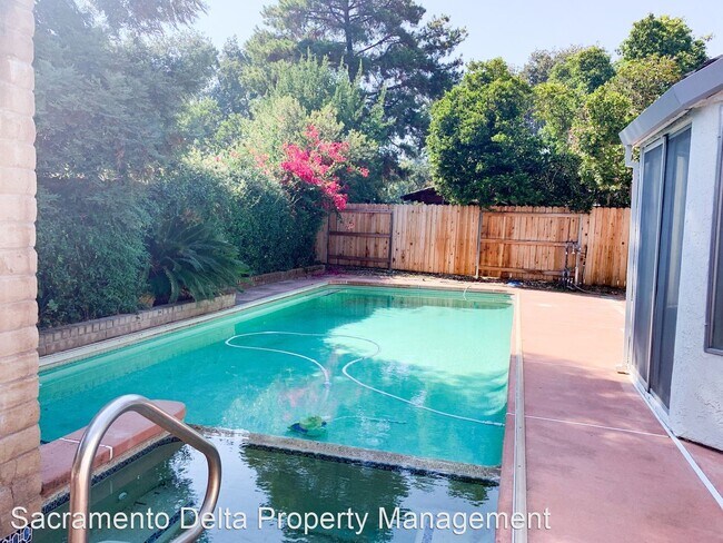 Building Photo - 4 br, 2 bath House - 8614 Lujan Crest Court