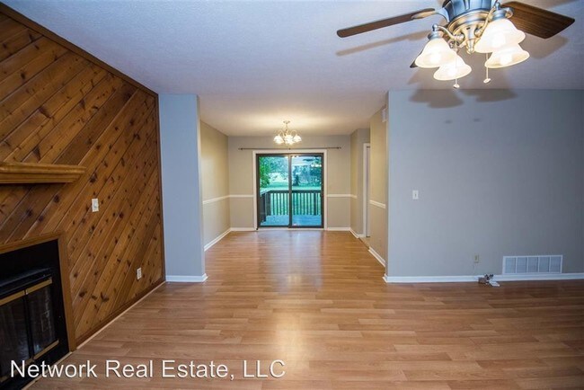 Building Photo - 2019 Pleasant View Dr