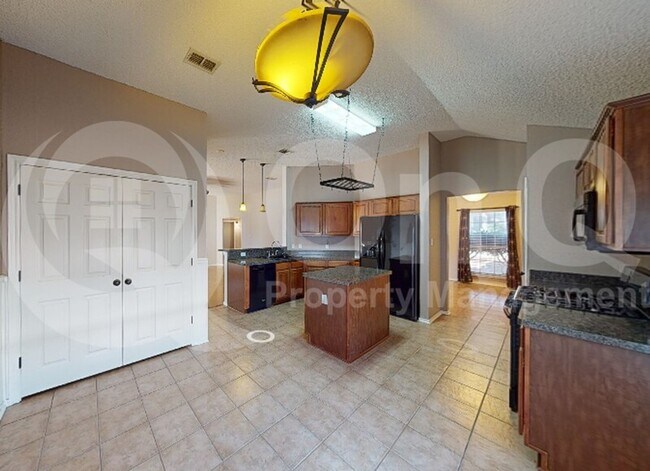 Building Photo - 437 Dove Ln