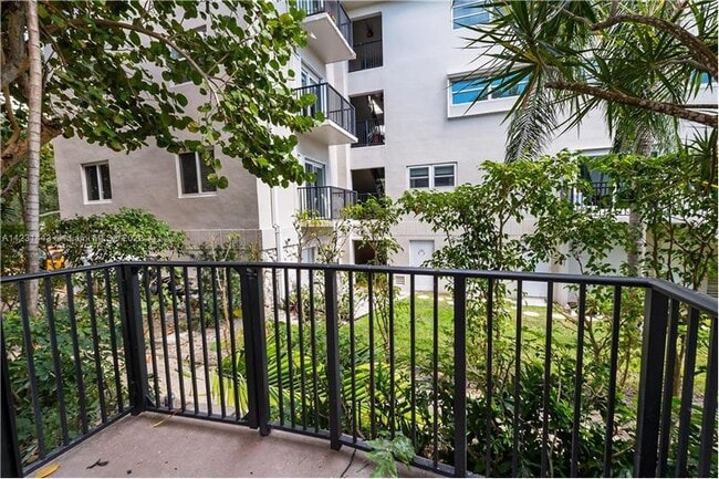 Building Photo - 6855 Edgewater Dr