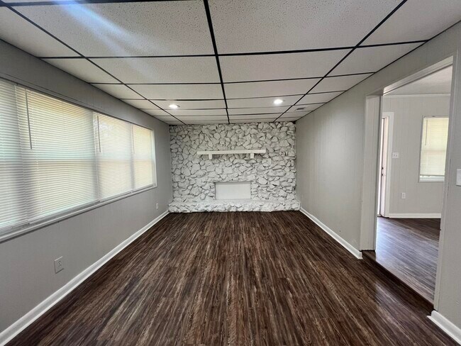 Building Photo - 2613 Rippee Rd