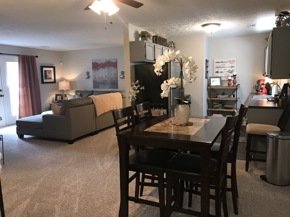 213 Colonial Club Dr, New Albany, IN 47150 Condo for Rent in New