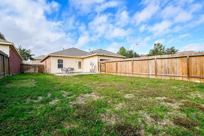 Building Photo - 8238 Almera Falls Dr