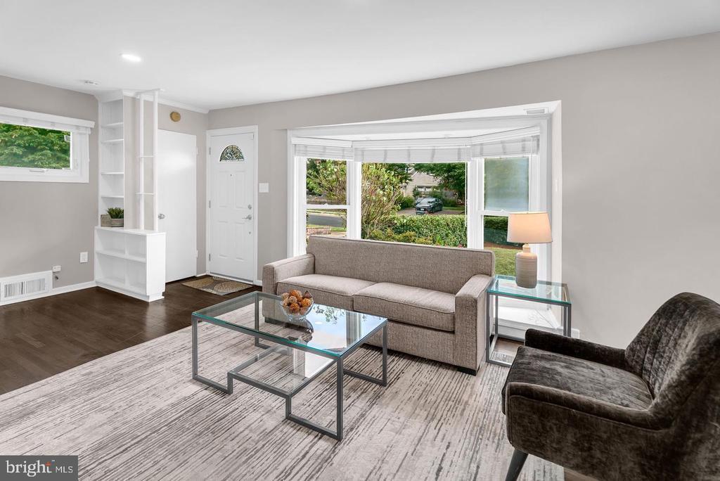 Foto principal - 6604 Cavalier Dr