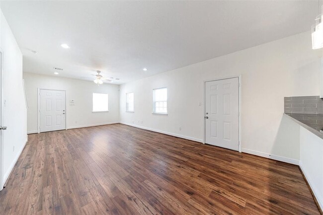 Building Photo - 5011 Mallow St