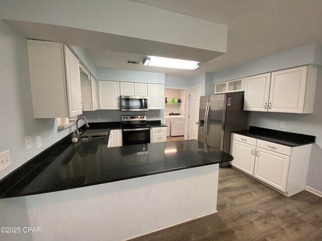 Building Photo - 3657 Oakbrook Ln