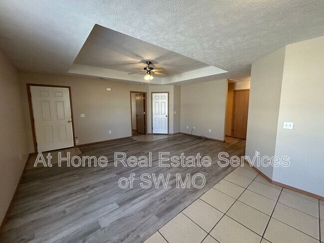 Foto del edificio - 1211 N Northwood Ave