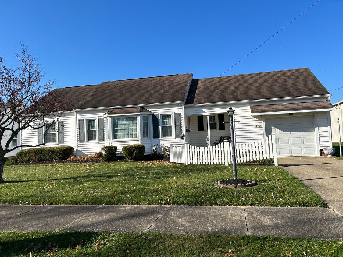 122 Steele Ave Unit 122.5S, Ashland, OH 44805 Room for Rent in