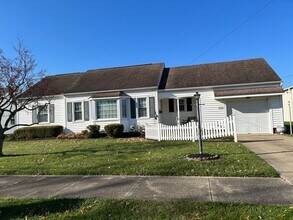 Building Photo - 122 Steele Ave