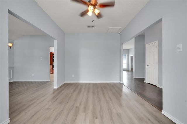 Building Photo - 421 Parkshire Dr