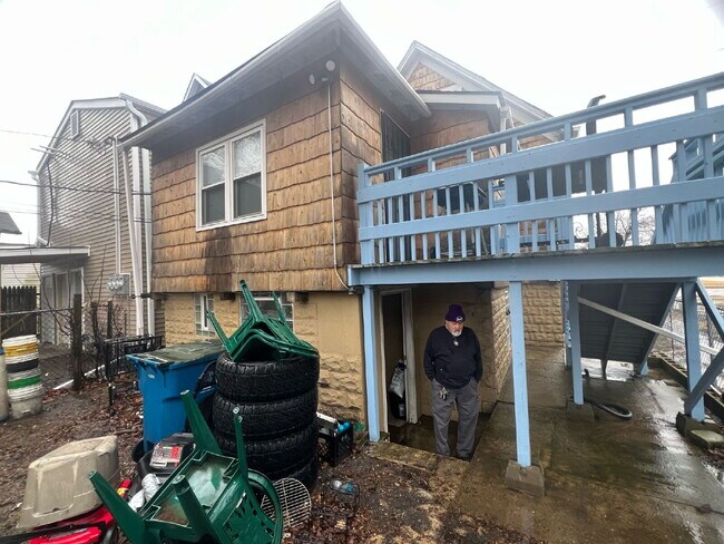 Building Photo - 5647 Sohl Ave