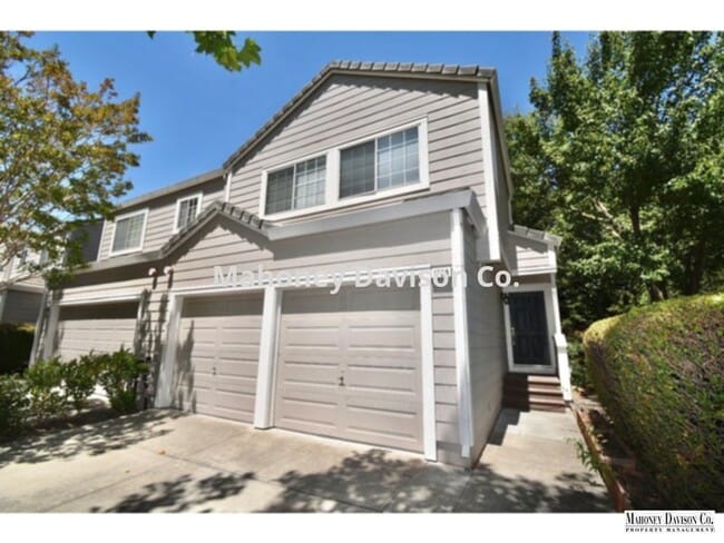Building Photo - 1728 Zinfandel Dr