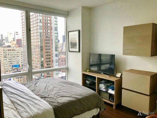 Building Photo - 605 W 42nd St