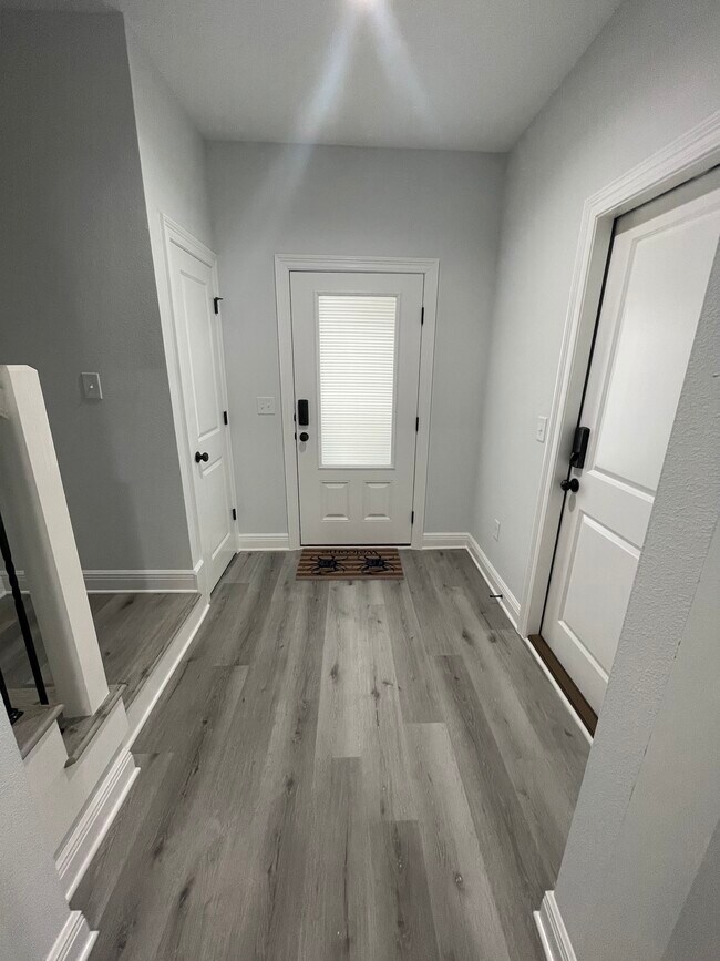 Building Photo - 1703 Sound Haven Ct