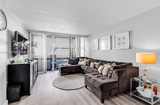 Foto del edificio - 830 NW 87th Ave