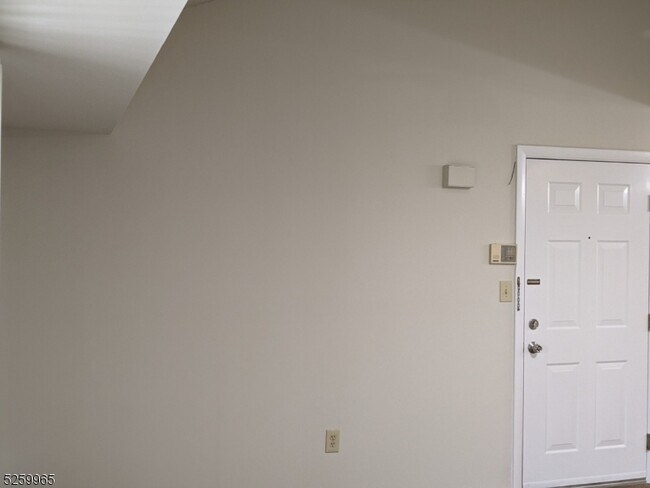Foto del edificio - 5113 Ravens Crest Dr
