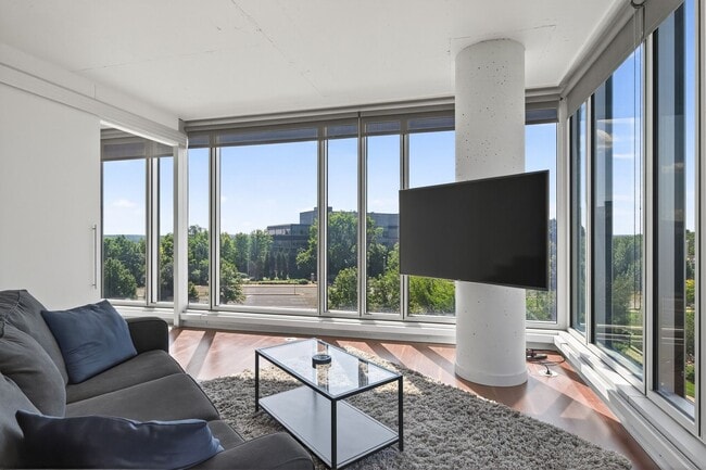 Building Photo - Gorgeous "Reflections" Condo w/ Panoramic Views, Light Rail Station, walk to Mall of America!
