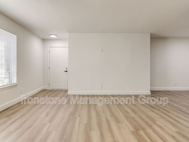 Foto del edificio - 4523 E 31st St