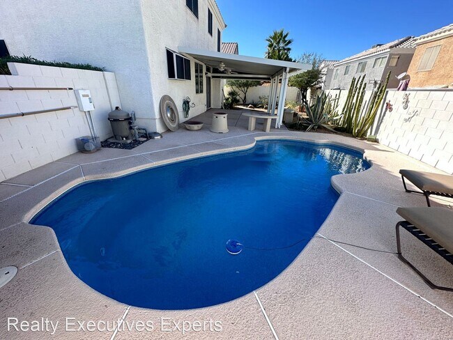 Foto del edificio - 3 br, 2.5 bath House - 7802 West Gilmore Ave.