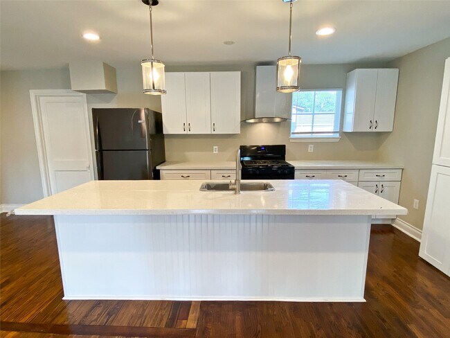 Foto del edificio - 1406 Mystic St