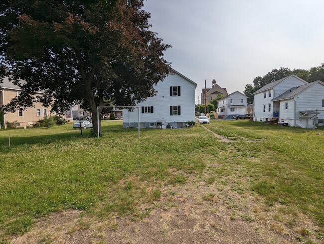 Building Photo - 508 Hickory St