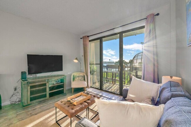 Foto del edificio - 214 Miracle Strip Pkwy SW