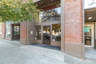 Building Photo - 417 E Pine St
