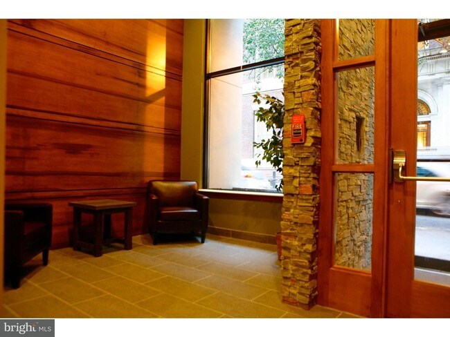 Foto del edificio - 220 S 16th St