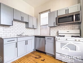 Building Photo - 858 N Paulina St