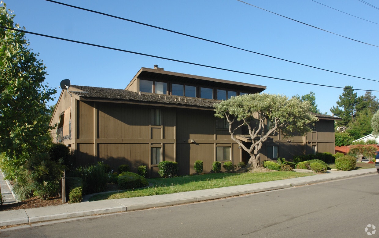 Primary Photo - 1550 Willowbrae Ave