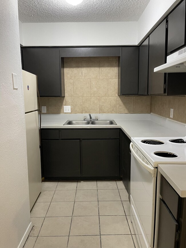 Building Photo - 2727 S Virginia St