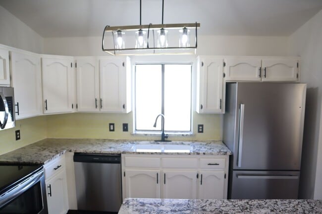 Building Photo - A Home You Have To See To Believe!!!