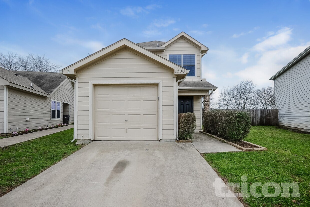 Foto principal - 1300 Pine Ln