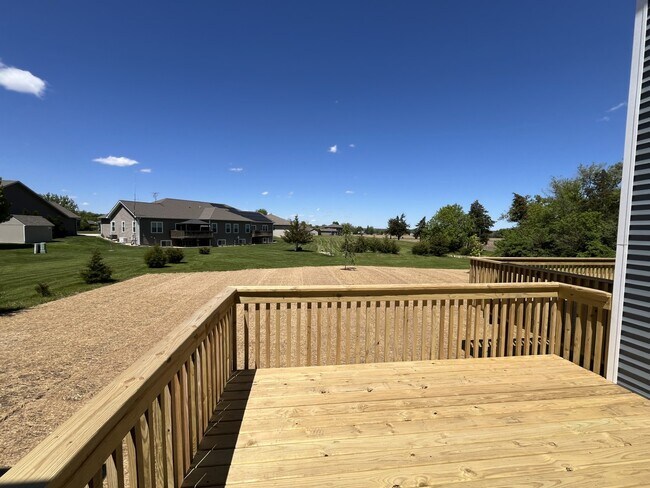 Foto del edificio - 970 Meadow Ln