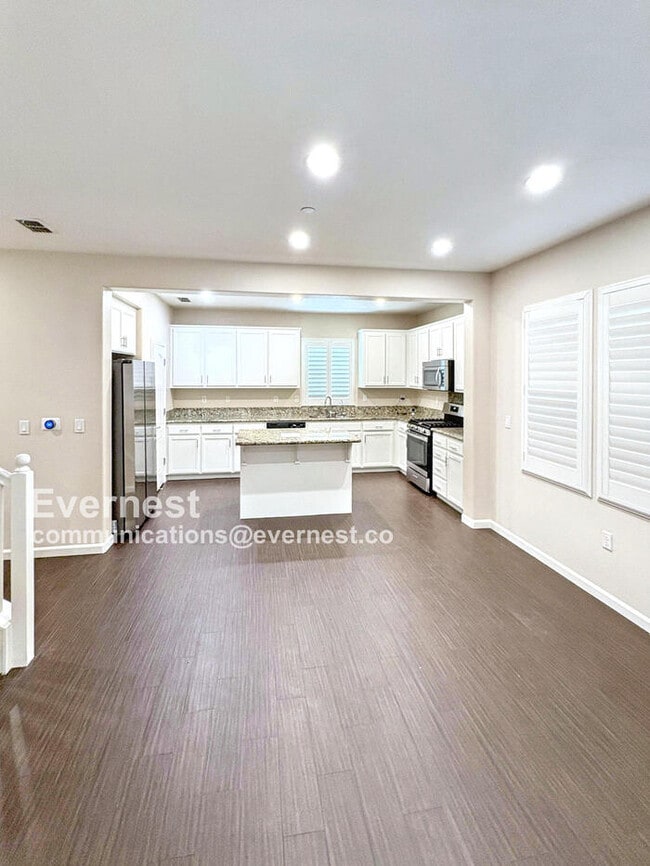 Building Photo - 3343 Vittoria Loop