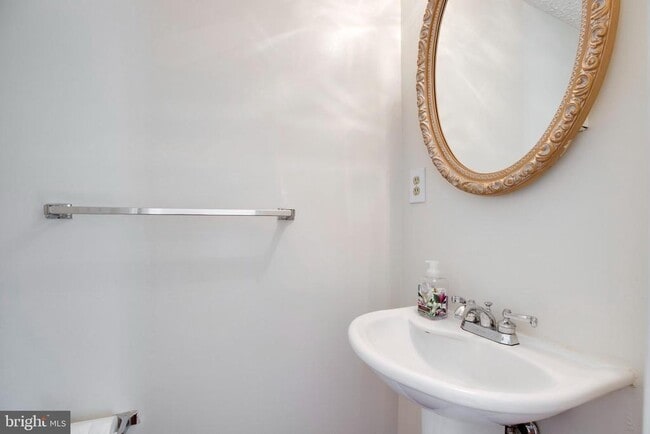 Foto del edificio - 1604 Barnstead Dr