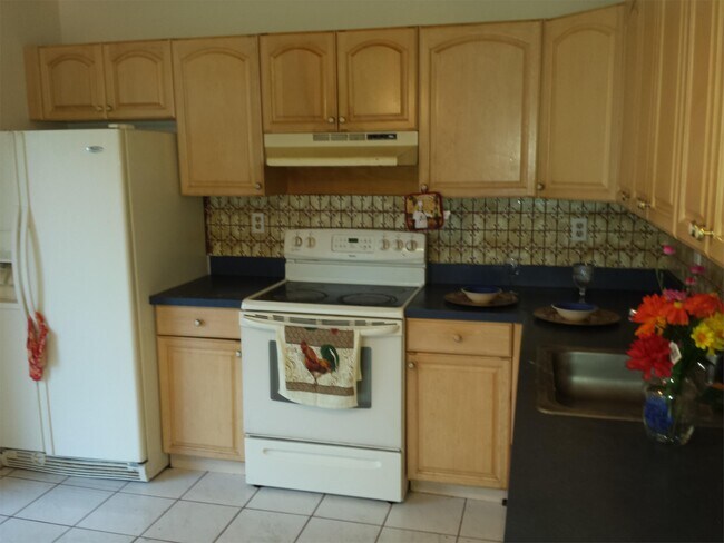 Building Photo - 9521 W Fern Ln