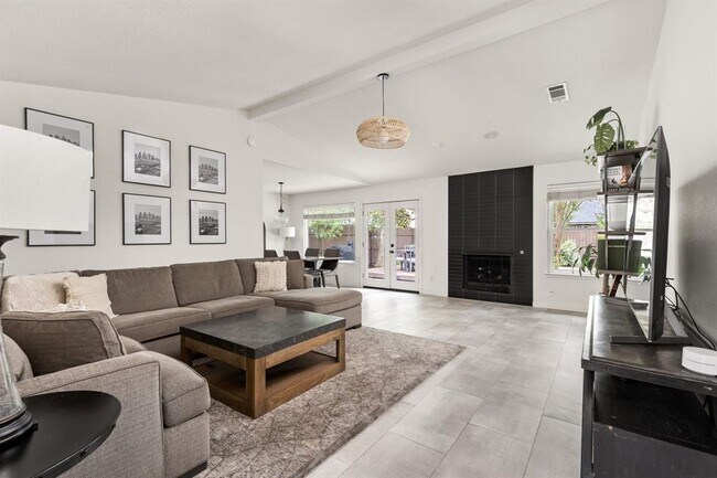 Foto del edificio - 8000 Treehouse Ln