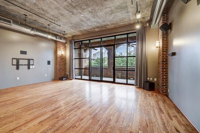 Building Photo - 505 Bastrop St