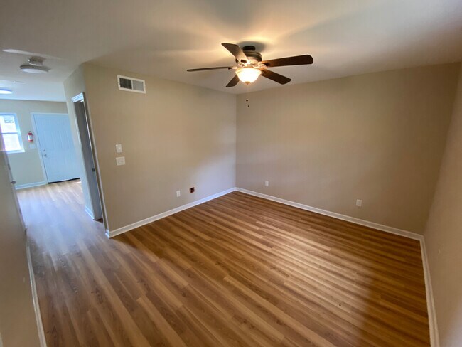 Foto del edificio - 4215 Thames Ave
