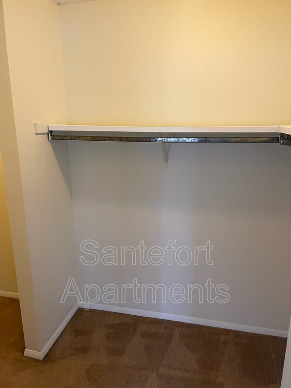 Foto del edificio - 5804 Haymeadow Ln