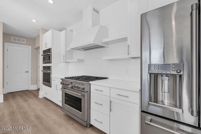 Building Photo - 218 3rd Ave