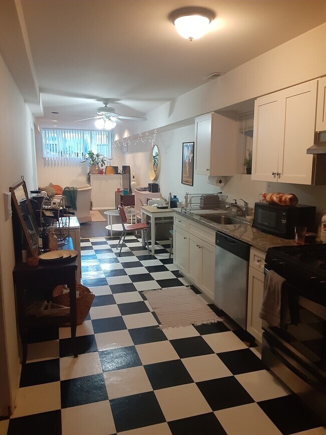 Foto del edificio - 1433 W Walton St