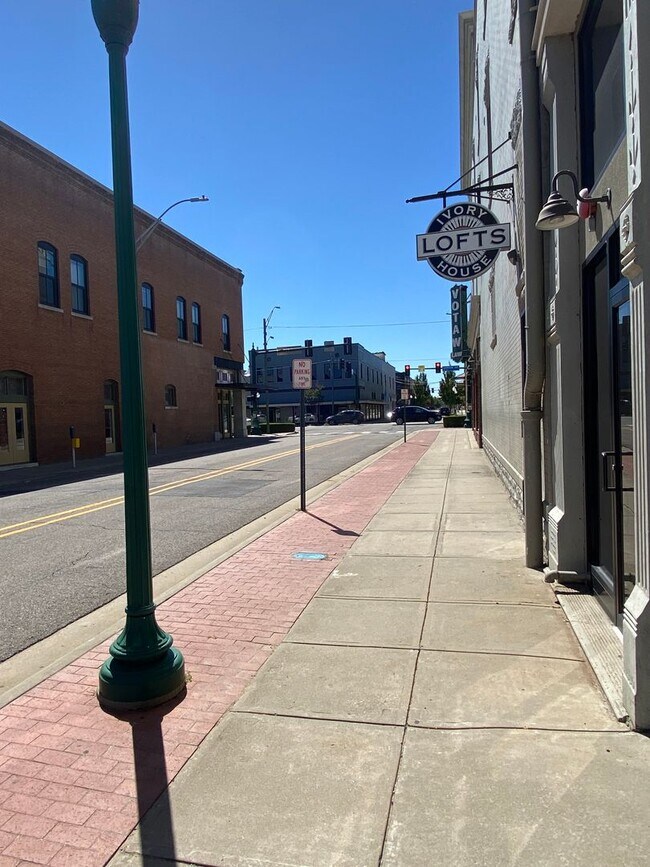 Foto del edificio - $850 MOVE-IN SPECIAL (does not include app...