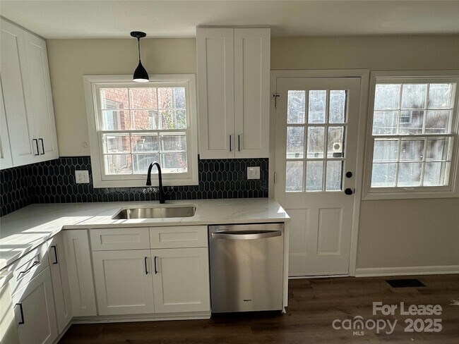 Foto del edificio - 627 Cherry St