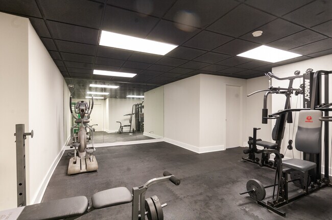 Foto del edificio - 931 W Leland Ave