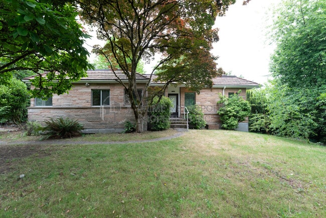 Photo - 11322 Exeter Ave NE (Seattle, WA) House