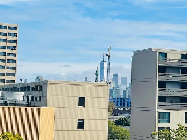 Foto del edificio - 10 Huron Ave