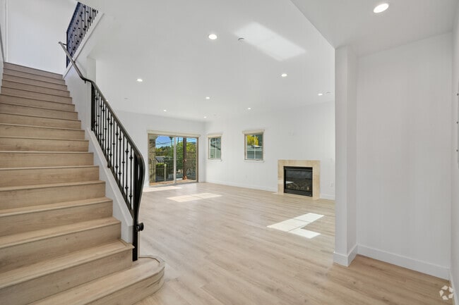 Building Photo - 11474 Moorpark St