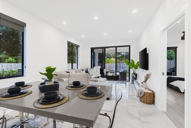 Foto del edificio - 826 SW 14th Ct